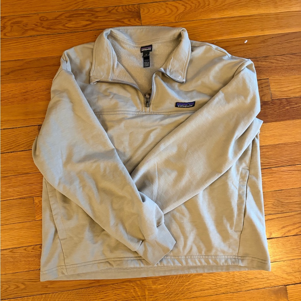 Patagonia summerweight pullover sweatshirt
